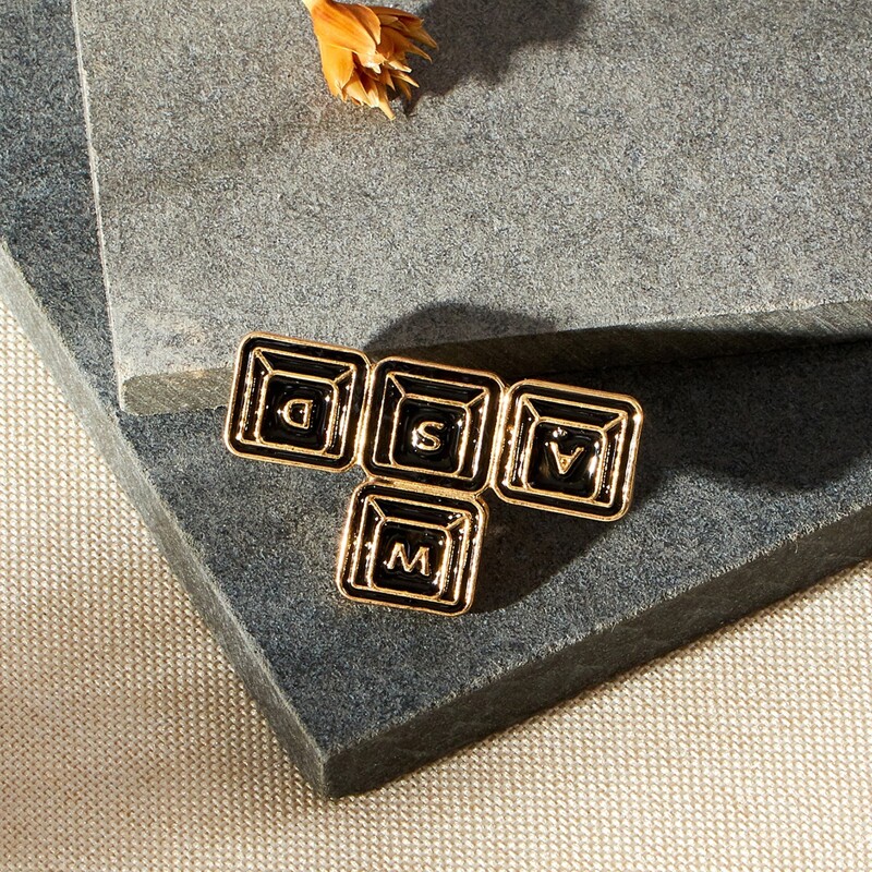 

1pc Keyboard Brooch, Multicolor