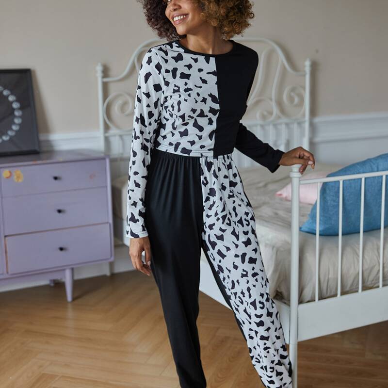 

Contrast Cow Print PJ Set, Black and white
