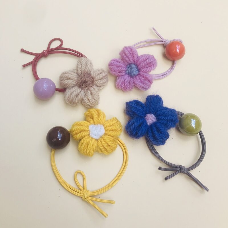 

2pcs Random Woolen Yarn Flower Hair Tie, Multicolor