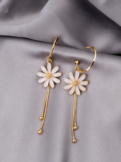 أقراط متدلي مزخرف بزهر