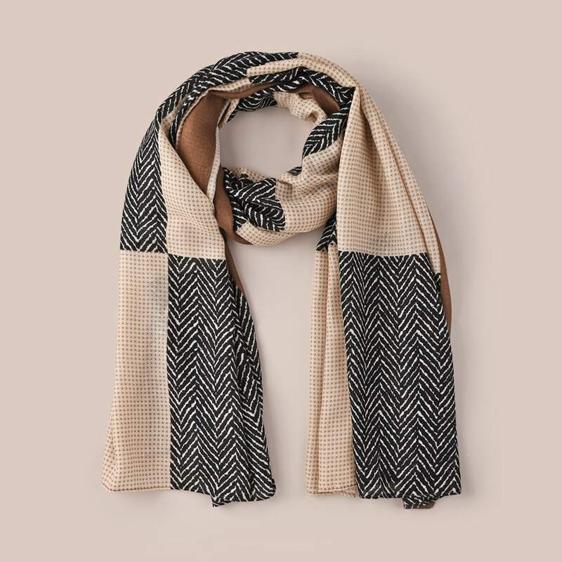

Houndstooth Pattern Scarf, Multicolor