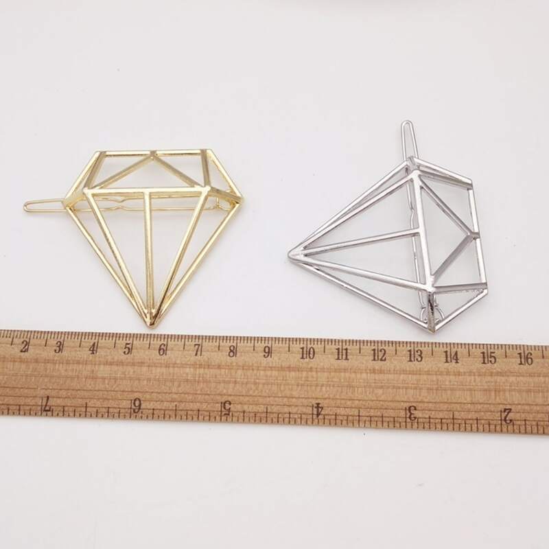 

1pc Random Hollow Diamond Hair Clip, Multicolor