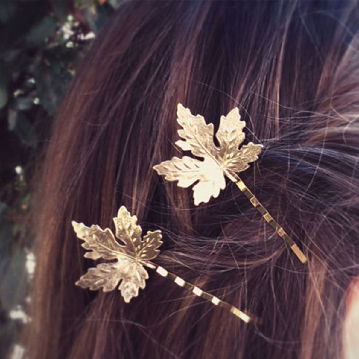 

2pcs Leaf Shaped Hair Clip, Multicolor