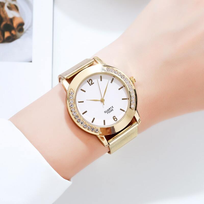 

Rhinestone Decor Case Quartz Watch