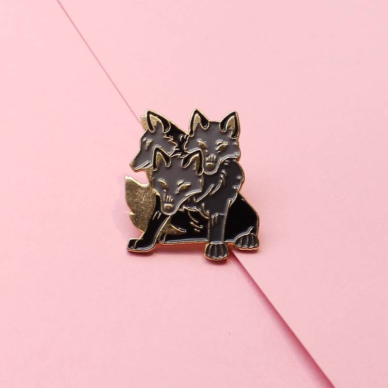 

Three Head Wolf Decor Brooch, Multicolor