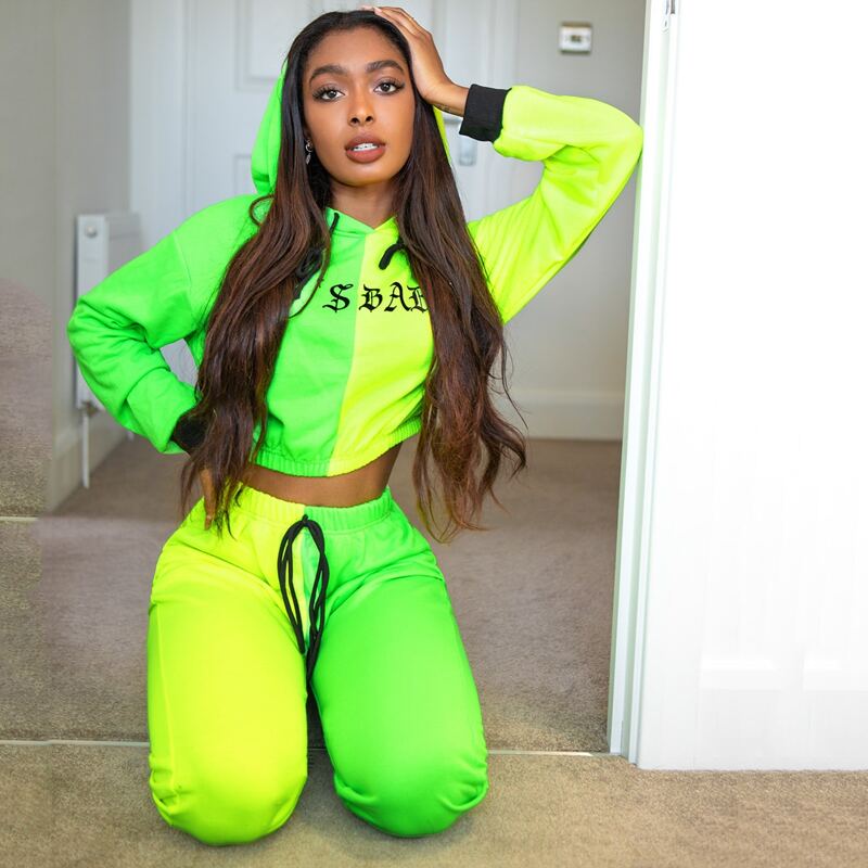 

Neon Spliced Letter Graphic Drawstring Hooded Top & Joggers Set, Green