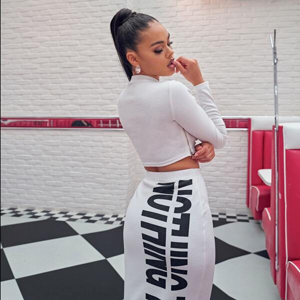 

Mock-neck Crop Top and Slogan Graphic Skirt Set, White