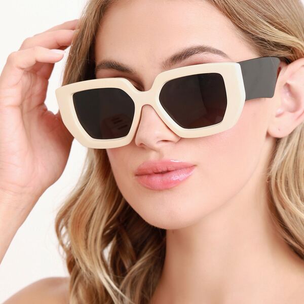 

Thick Acrylic Squared Sunglasses, White