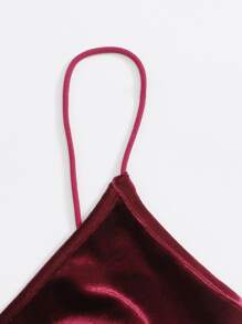SHEIN EZwear Top de tirantes corto de terciopelo de cuello cruzado