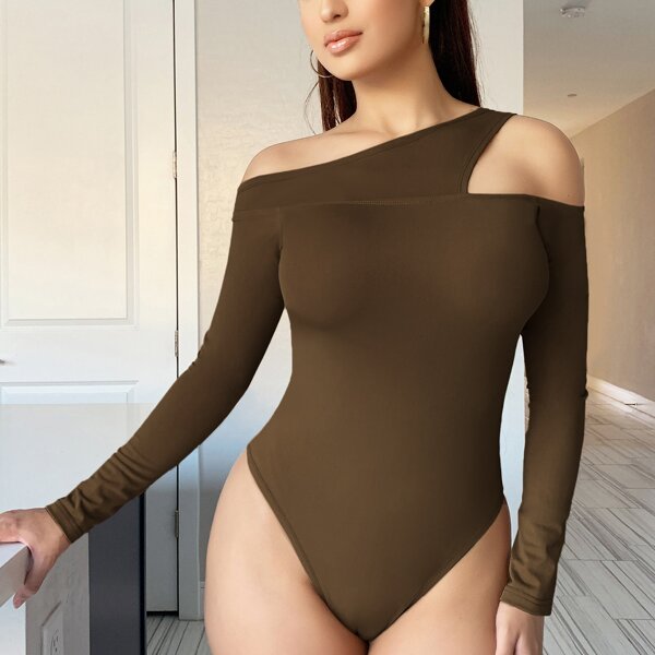 

Asymmetrical Neck Cut Out Shoulder Bodysuit, Chocolate brown