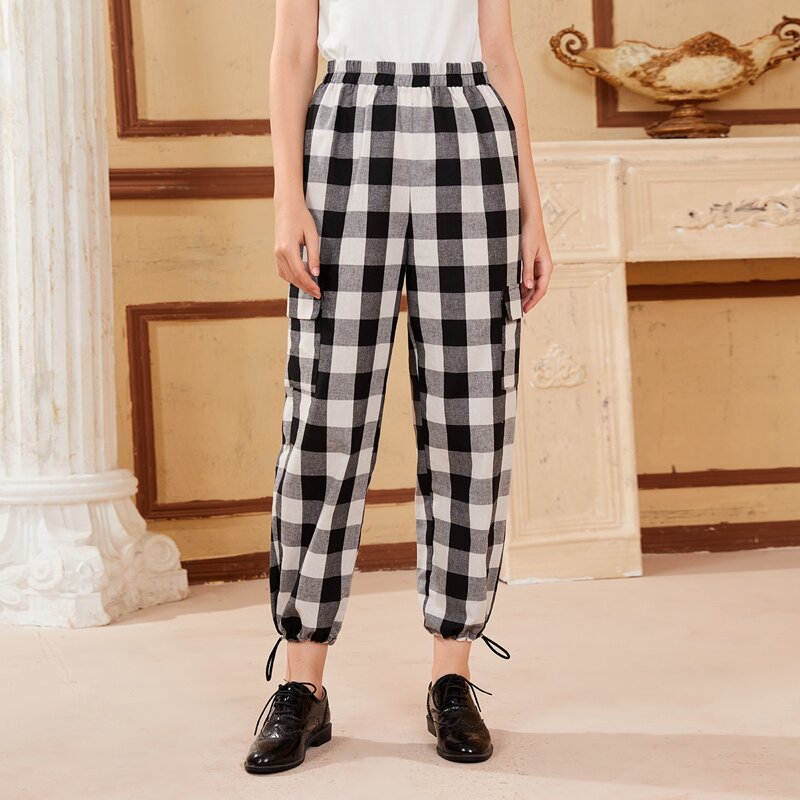 

Elastic Waist Flap Pocket Side Drawstring Hem Buffalo Plaid Pants, Black and white