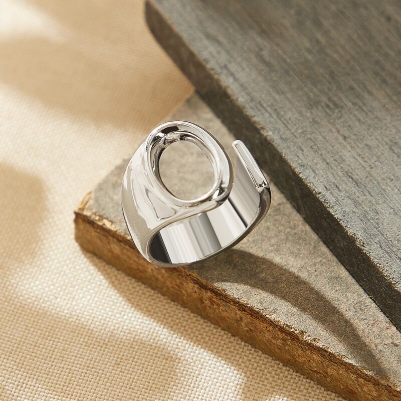 

Letter O Ring, Silver