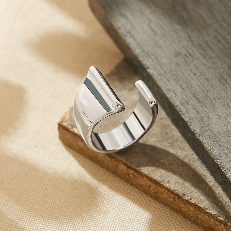 

Letter I Ring, Silver
