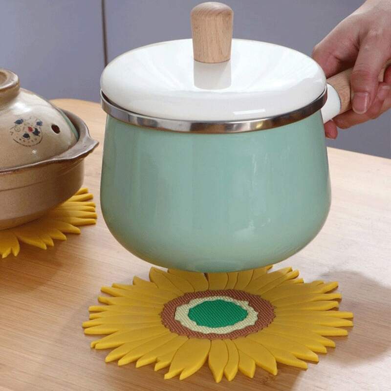 

1pc Sunflower Shaped Insulation Pad, Yellow