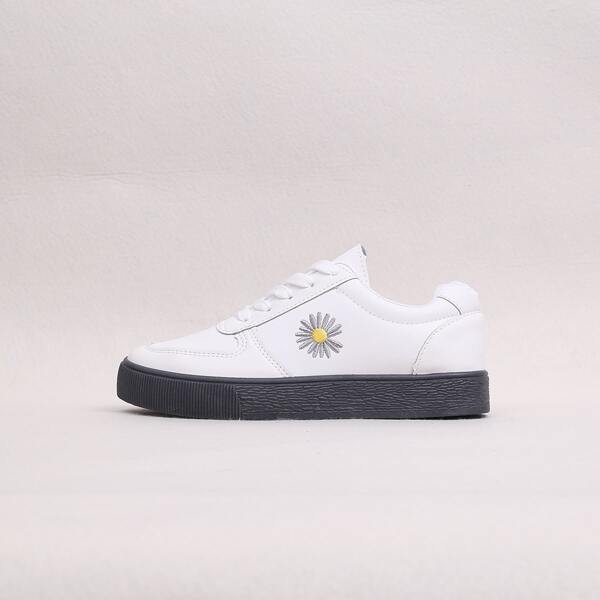 

Lace-up Front Daisy Graphic Skate Shoes, White
