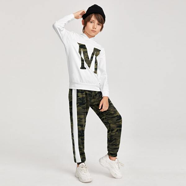 

Boys Letter Graphic Hoodie & Contrast Sideseam Camo Sweatpants Set, Multicolor
