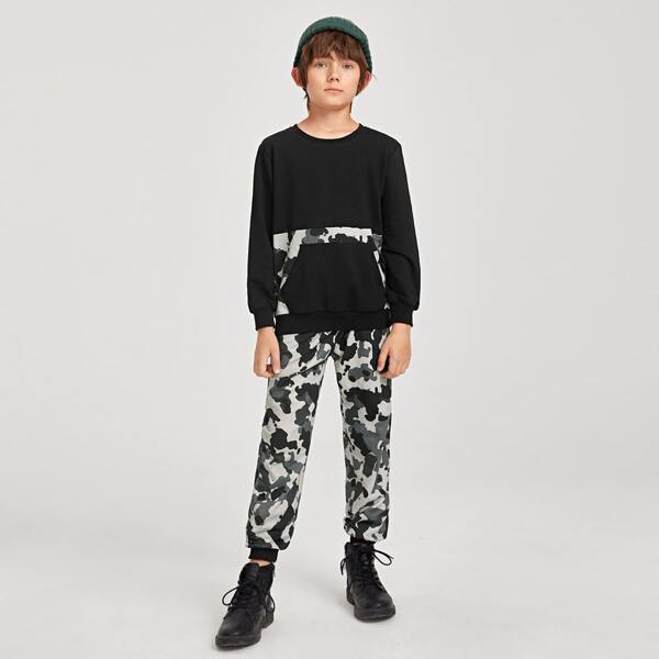 

Boys Camouflage Kangaroo Pocket Pullover & Sweatpants Set, Multicolor