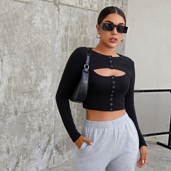 

Cutout Front Press Button Crop Tee, Black