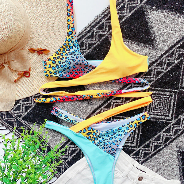 

Graphic Cross Wrap Cut-out Bikini Swimsuit, Multicolor