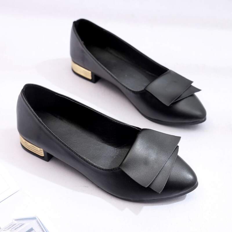 

Solid Point Toe Flats, Black