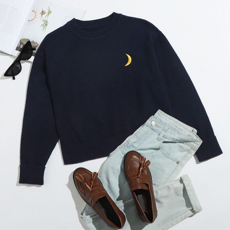 

Moon Embroidery Sweater, Navy blue