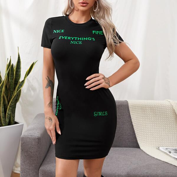 

Облегающее платье с текстовым принтом без сумки, Чёрный