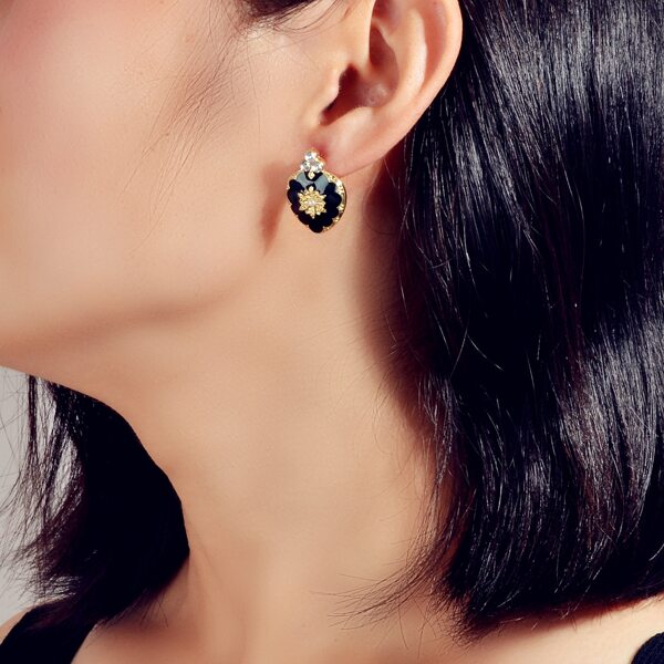 

Rhinestone Decor Stud Earrings, Navy blue