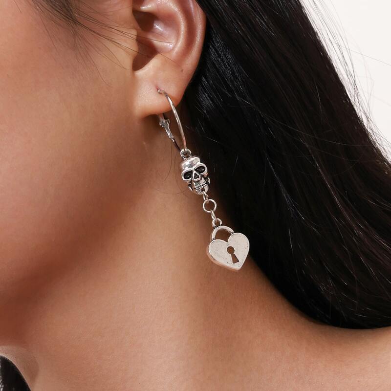 

Skull Decor Drop Earrings, Silver