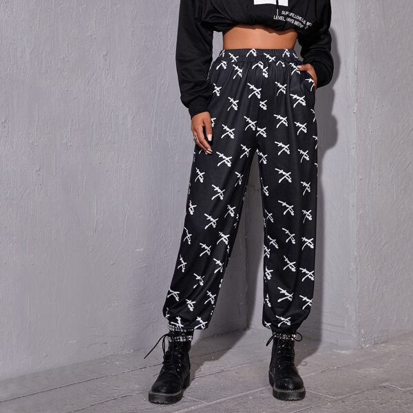 

Slant Pocket Letter Graphic Pants, Black
