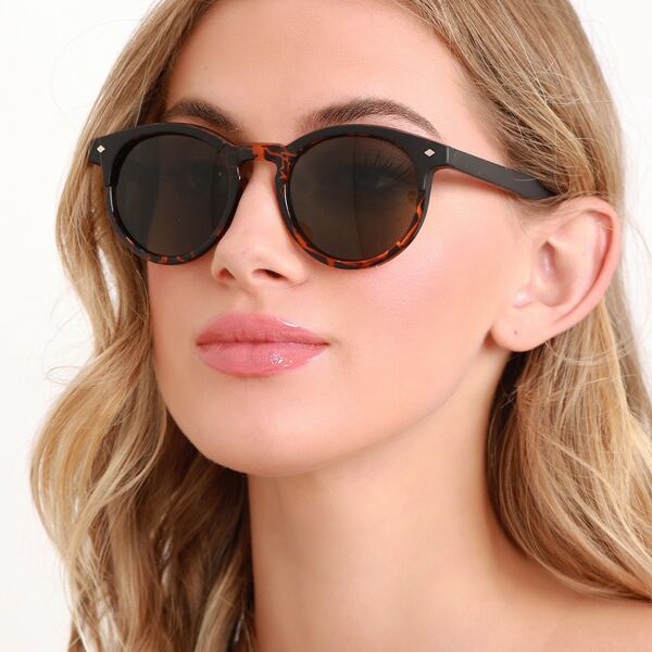 

Leopard Acrylic Round Wayfarer Sunglasses, Brown