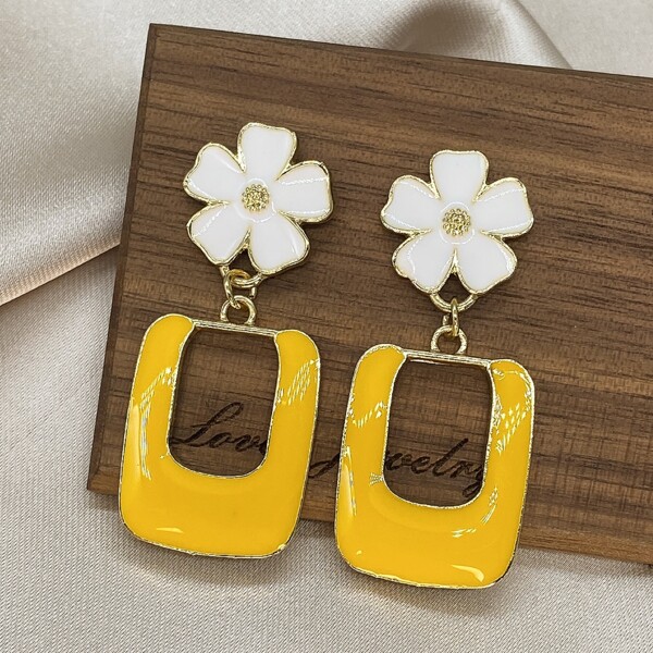 

Flower Decor Geo Drop Earrings, Yellow
