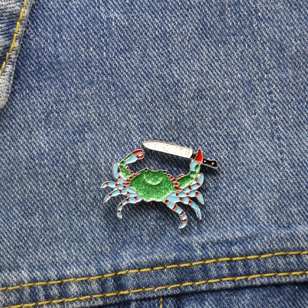 

Брошь в форме краба, Многоцветный