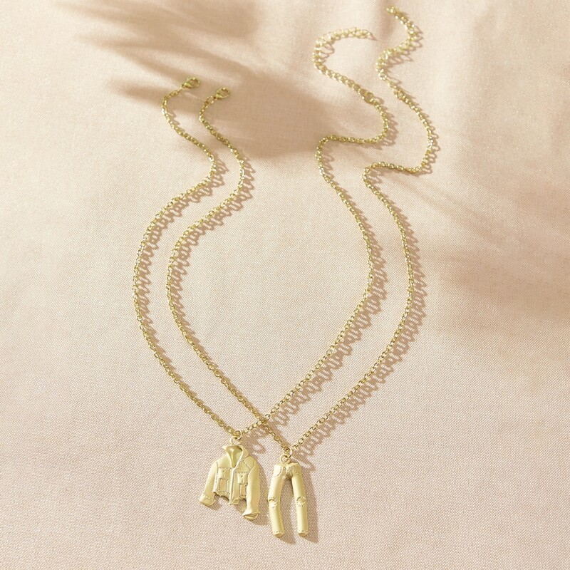 

2pcs Clothes Shaped Chain Necklace, Gold