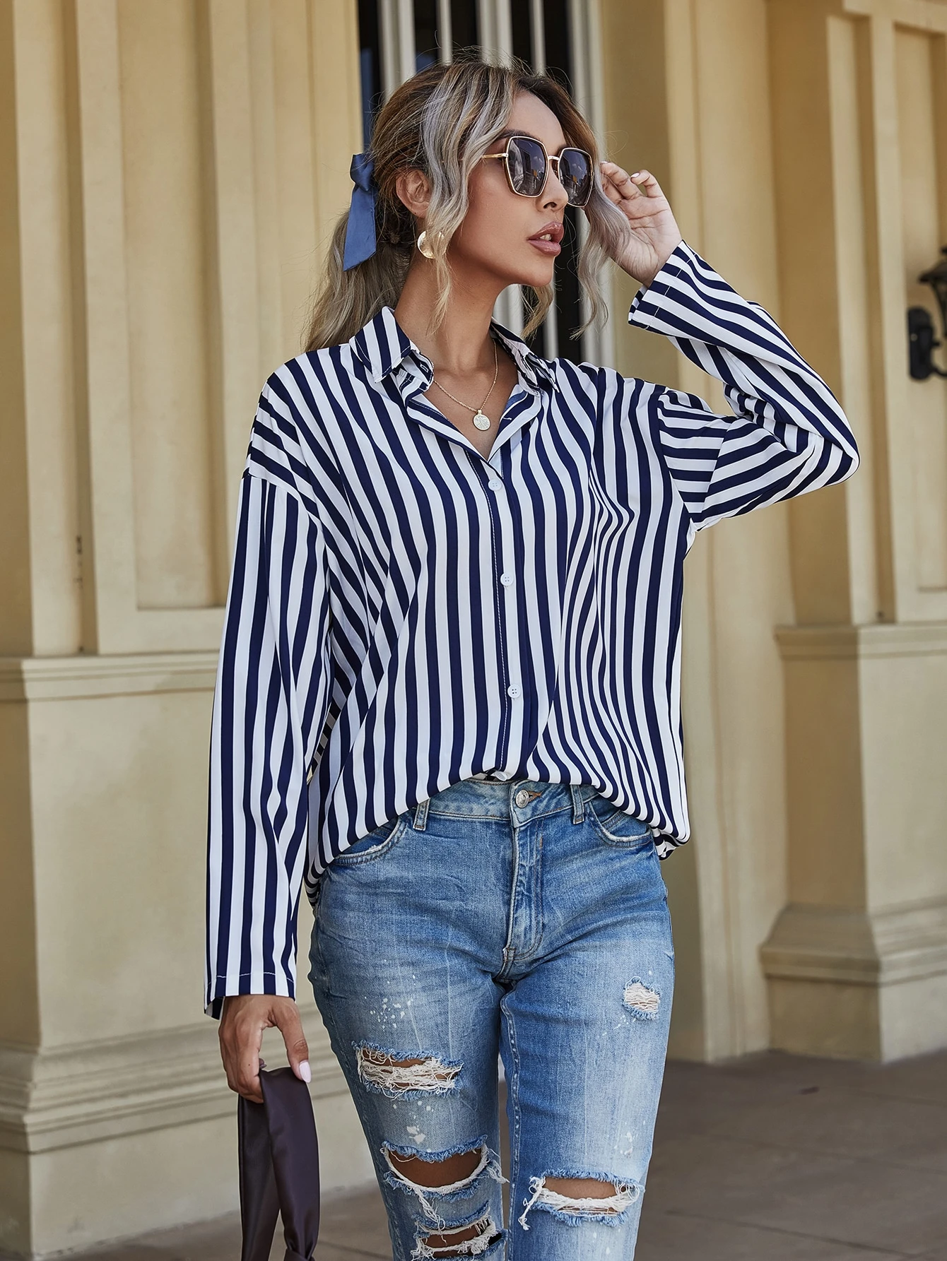 Camisa de rayas verticales de hombros caídos | Mode de Mujer Camisa de rayas verticales de hombros caídos | Mode de Mujer