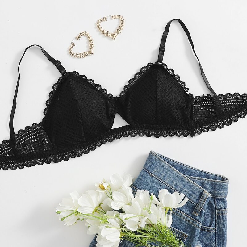 

Scallop Trim Lace Bralette, Black