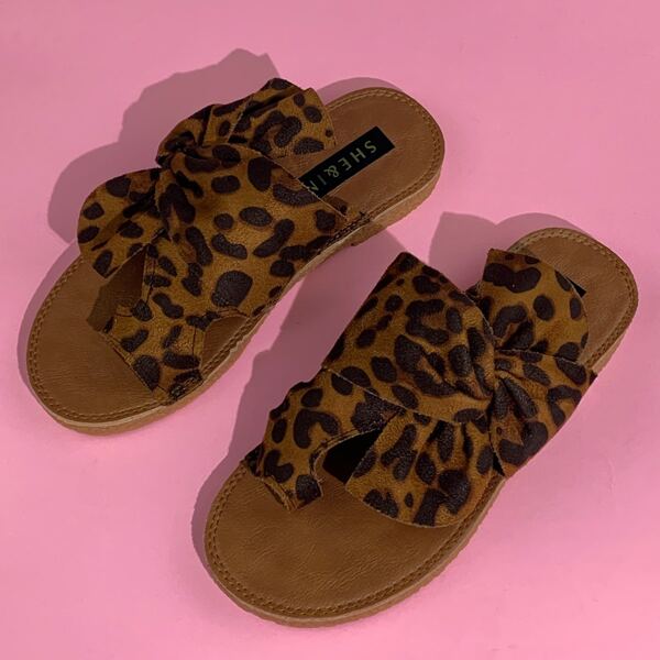 

Toe Loop Bow Decor Leopard Slide Sandals, Ginger