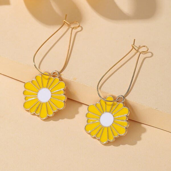 

Daisy Drop Earrings, Multicolor