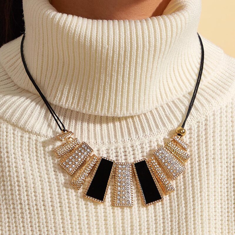 

1pc Rhinestone Decor Geometric Statement Necklace, Multicolor