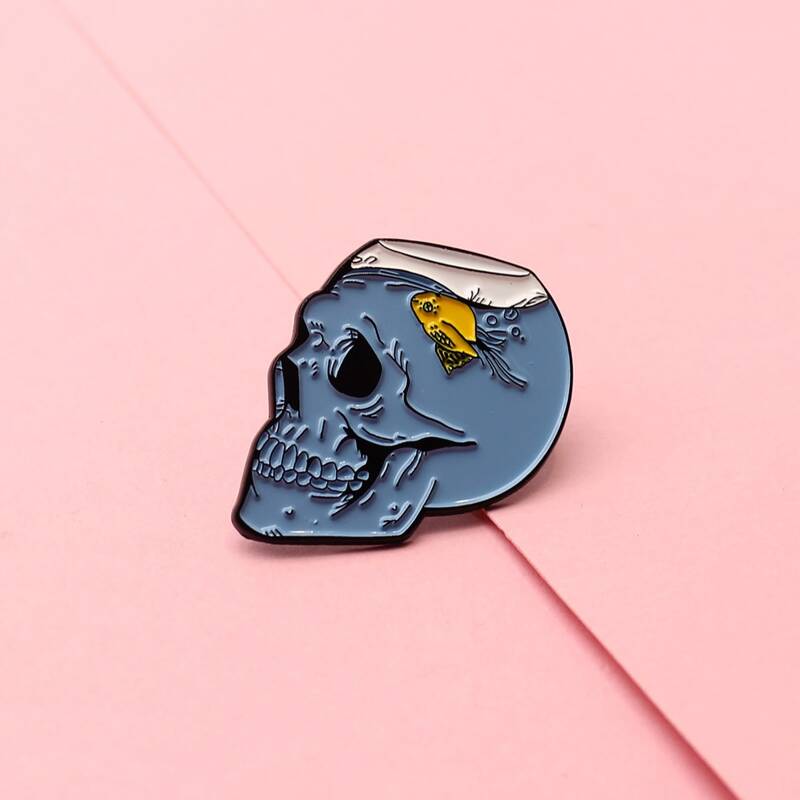 

Skull Design Brooch, Multicolor