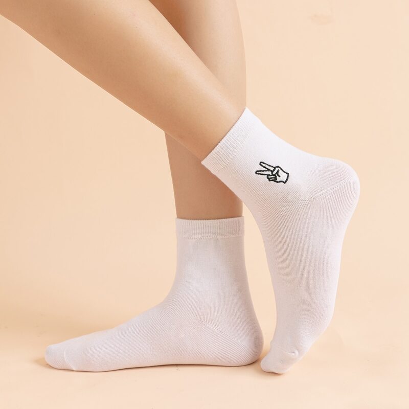 

Figure Embroidery Socks, White