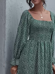 SHEIN Essnce 鐘形袖打褶上身小碎花洋裝