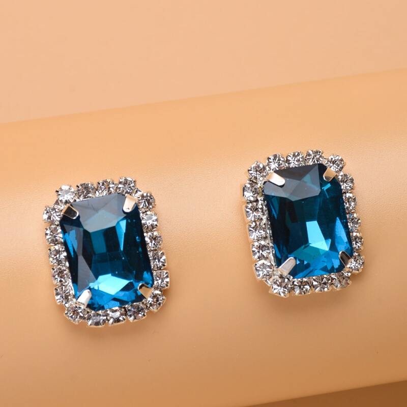 

Rhinestone & Gemstone Decor Stud Earrings, Silver