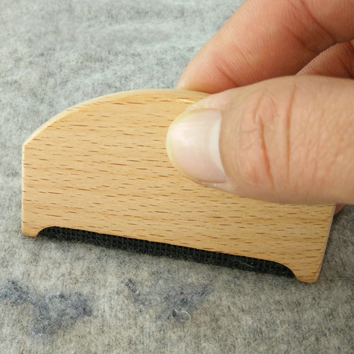 

Wooden Manual Sweater Brush, Apricot