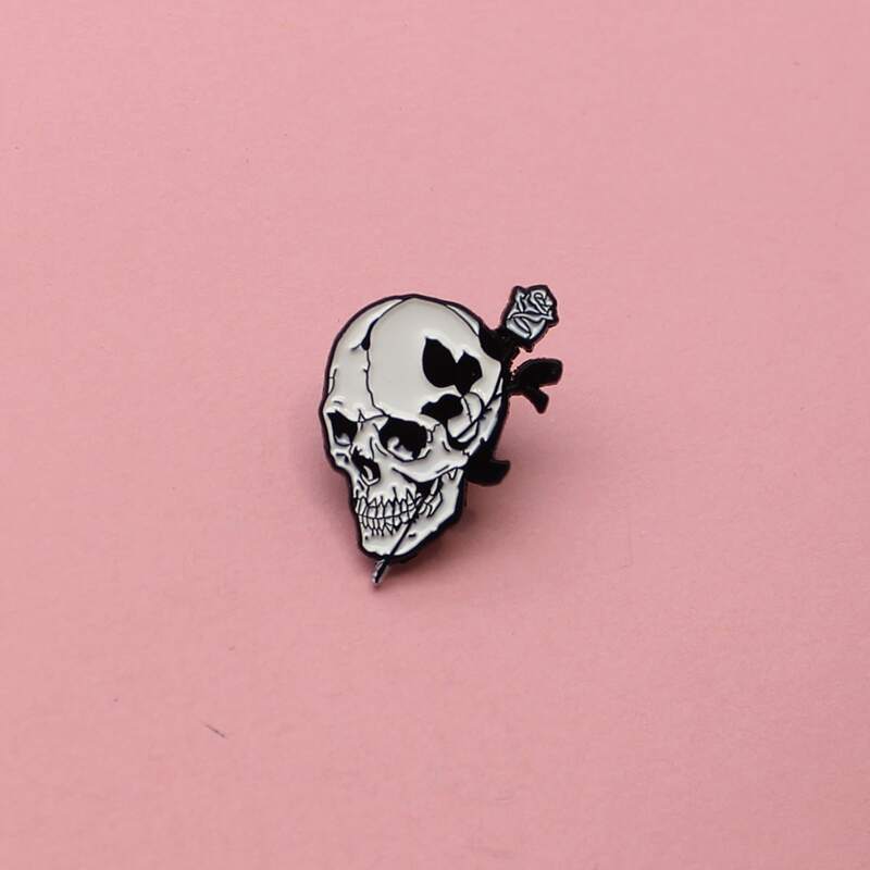 

Skull Design Brooch, Black and white