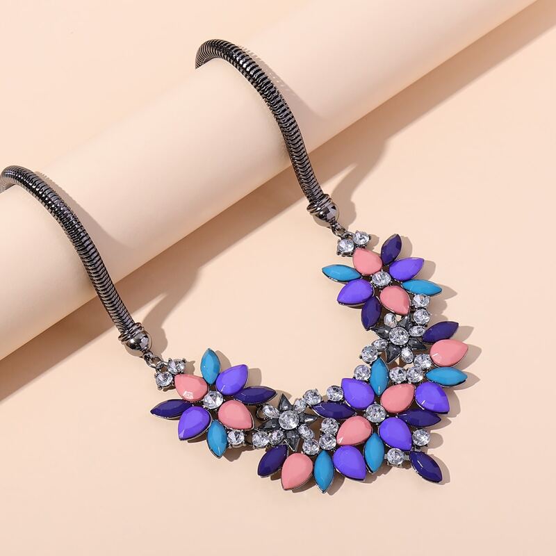 

Rhinestone Flower Decor Necklace, Multicolor