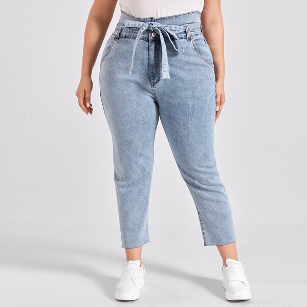 

Plus Slant Pocket Belted Jeans, Light wash