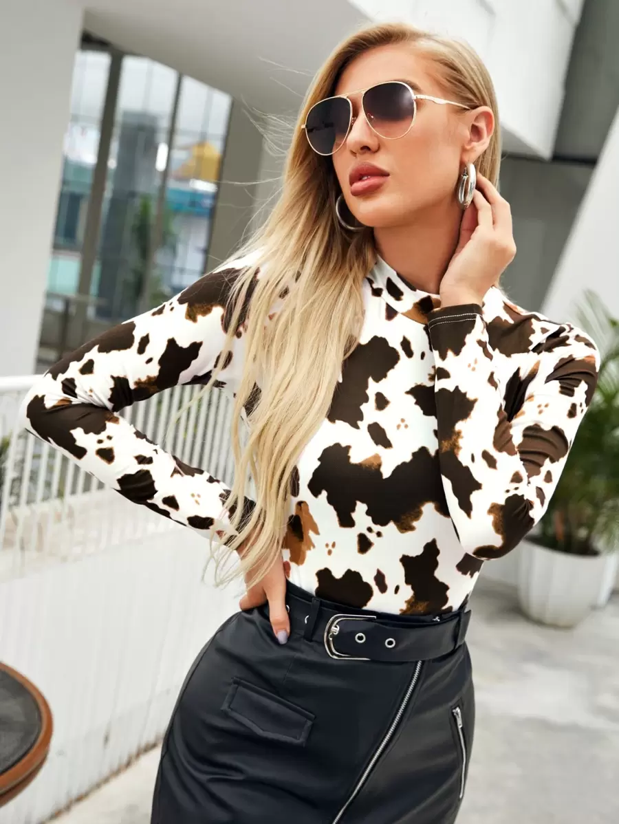 SHEIN Privé 小高領奶牛圖案T恤 - 彩色 - 查看 1