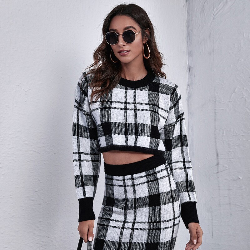 

Drop Shoulder Plaid Oversized Crop Sweater, Black and white