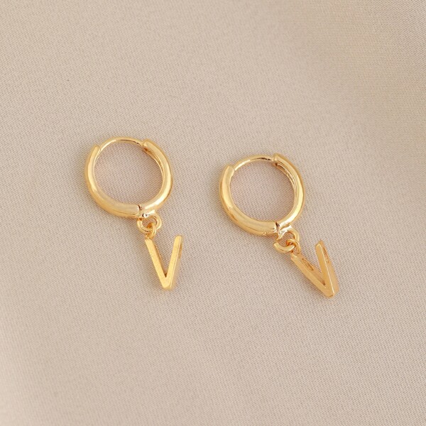 

1pair Mini Hoop And Letter V Charm Earrings, Gold
