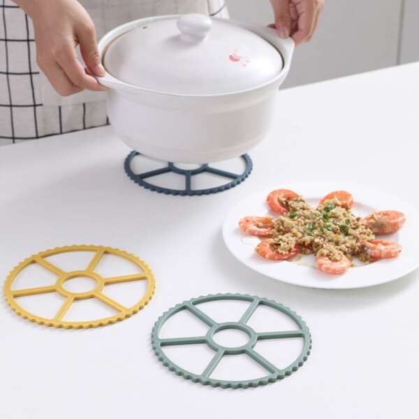 

1pc Random Color Hollow Placemat, Multicolor